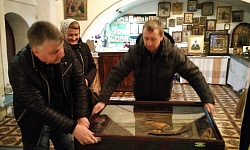 Подарок Храму заместителя председателя Правительства Архангельской области, Е.В. Прокопьевой